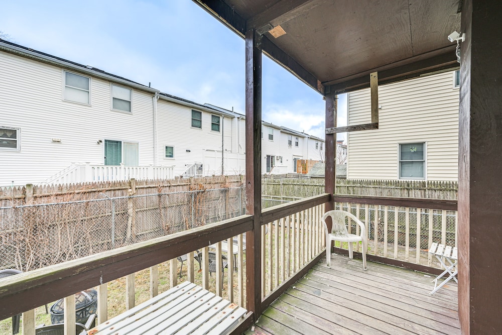 Medford Apartment Rental, 5 Mi to Downtown Boston