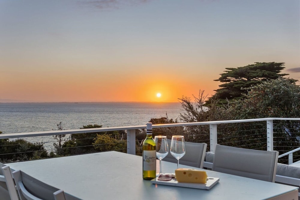 The Peak of Mt Martha World Class Views - Image 4
