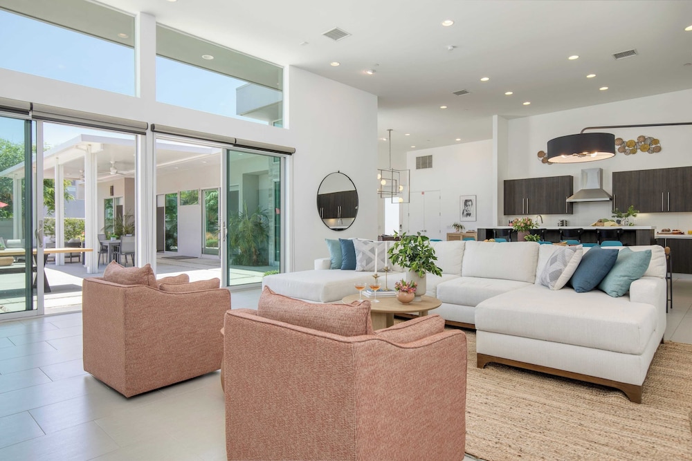 Sleeps 28! 2 Luxe Villas w/ Pool & Putting Green Polo Villas Nova by Avantstay