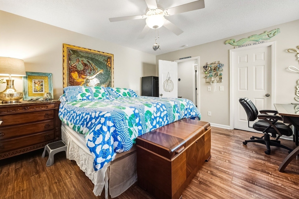 Santorelli's Seaside Serenety 4 Bedroom Home