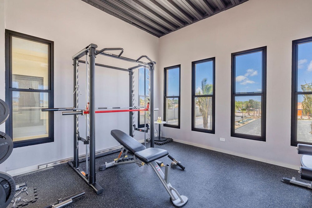 NEW Modern 2BR 2BA Condo w Gym Pool BBQ Parking