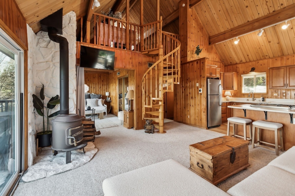 The Volpe Den 3 Bedroom Cabin