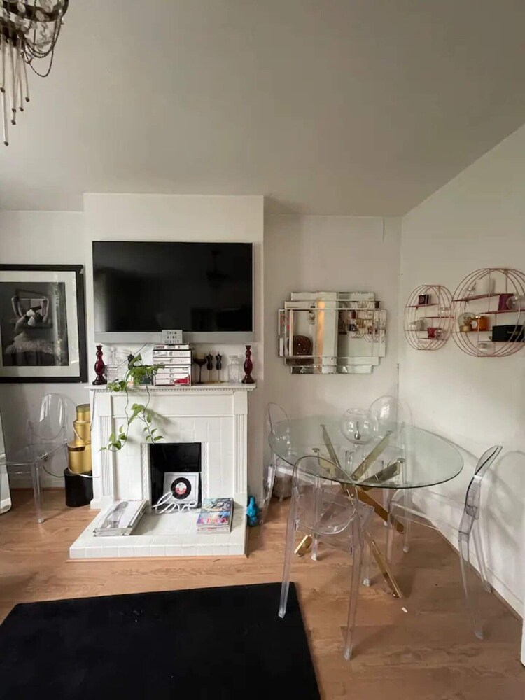 Cosy & Chic 1BD Flat - 6 Minutes to Notting Hill!