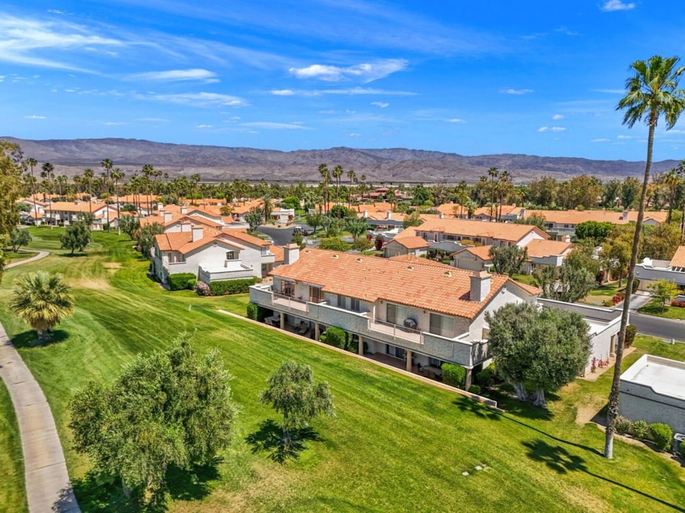 Fairway-view 3 Bedroom Condo in Palm Desert