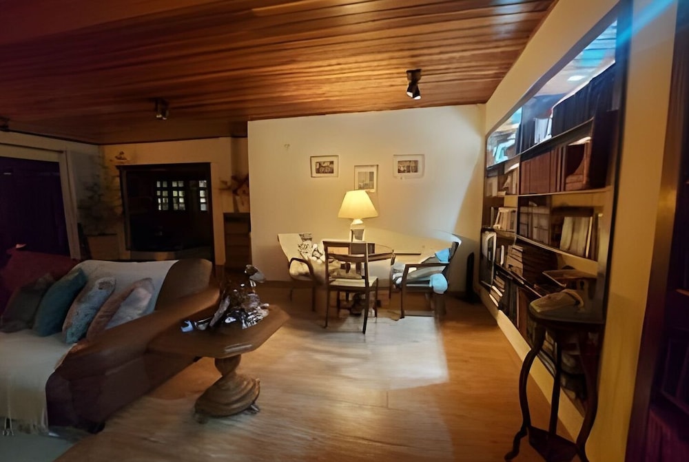 THE WRITERS HOUSE