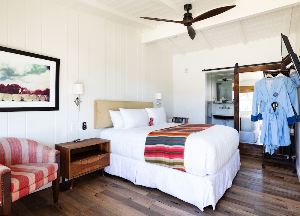 Skyview Hotel - 21 & Over Pool