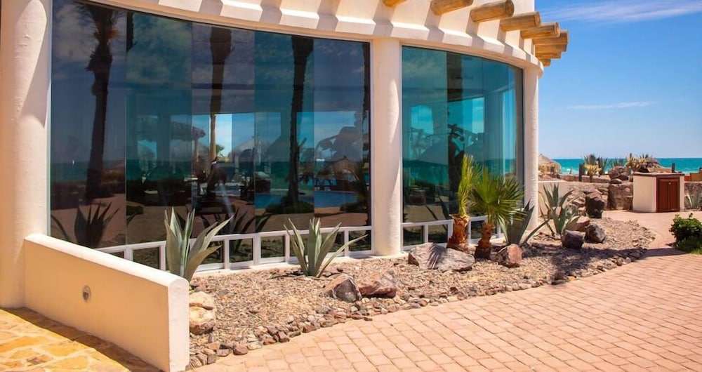 Hidden Gem Villa With Serene Beach Pool Access