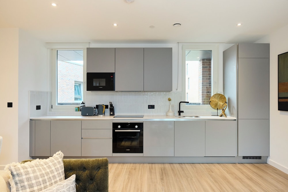 The Tottenham Retreat - Homely 2bdr Flat With Balcony