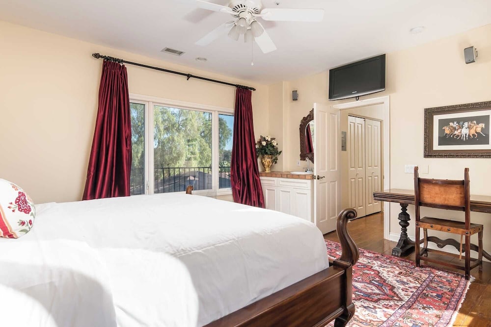 Private Estate w/ Pool, Hot Tub & Fire Pit Near Encinitas The Ranch by Avantstay