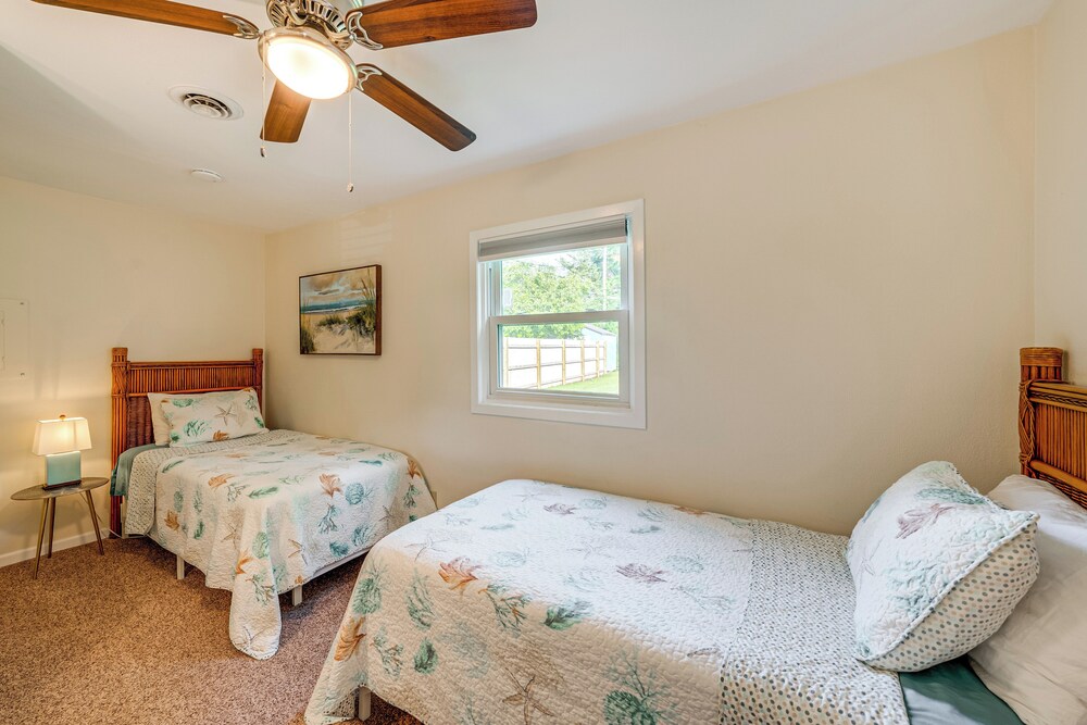 Powers Lake Gem: Peek-a-boo Views & Beach Access