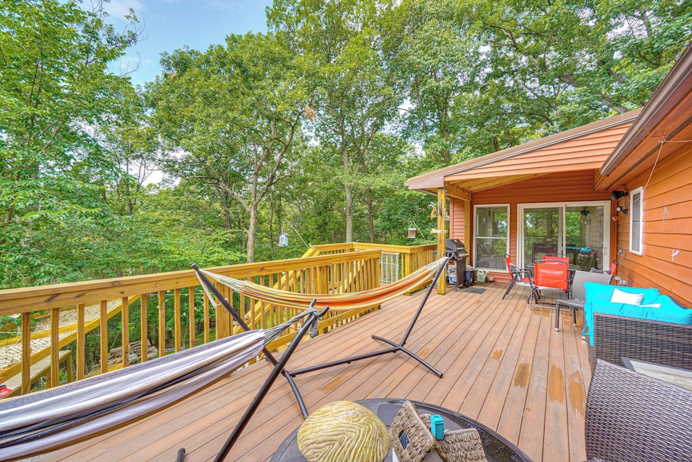 5 Mi to Harpers Ferry Nhp: Quiet Home w/ Deck