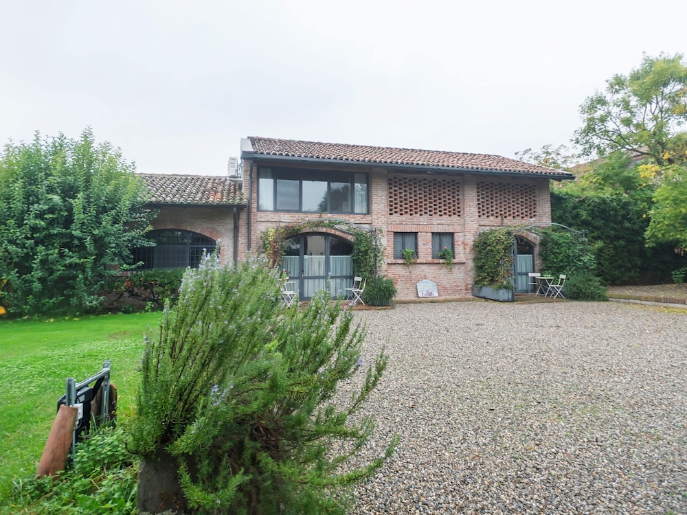 Apartment Near River Po and Cremona view 5