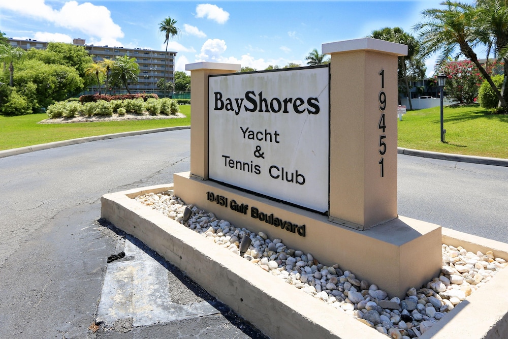 Bayshore Yacht & Tennis 216