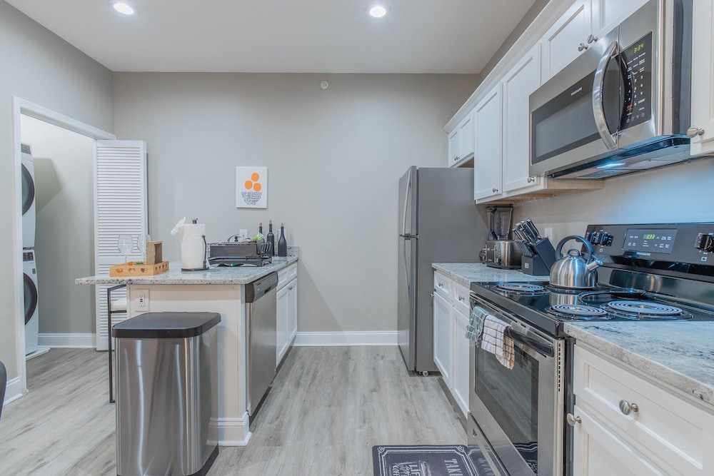 Baltimore's Home Away From Home 2 Bedroom Apts by Redawning - Property Image 15