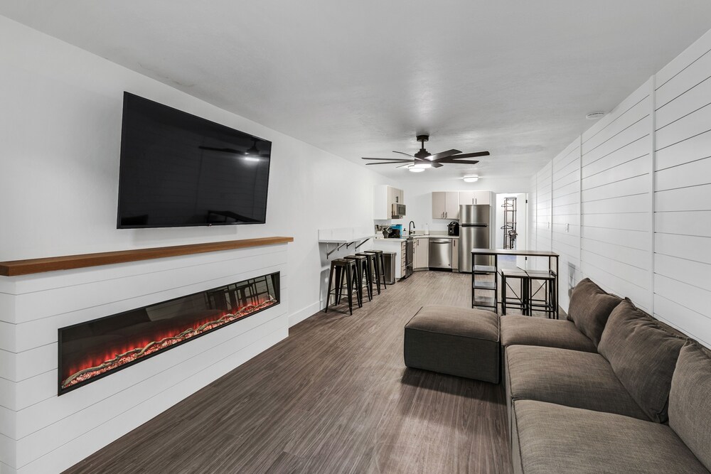 Beaver Vacations - Beautiful Ski-in/ski-out Condo Located On The Eagle Point Resort! 1 Bedroom Condo by RedAwning - Property Image 5