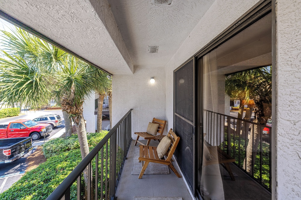 2BR Condo in Edgewater Resort With Golf, Tennis, Pools & Free Tram Service!