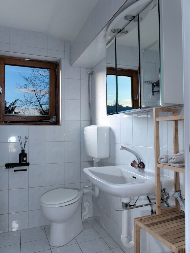 Apartment - Sleeps 3 - Balcony - Garden