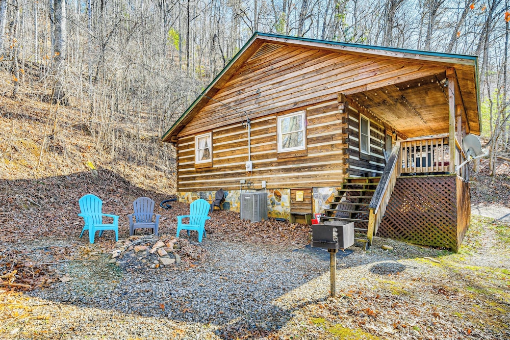 Near Hiking & Rafting: Bryson City Gem w/ Hot Tub!