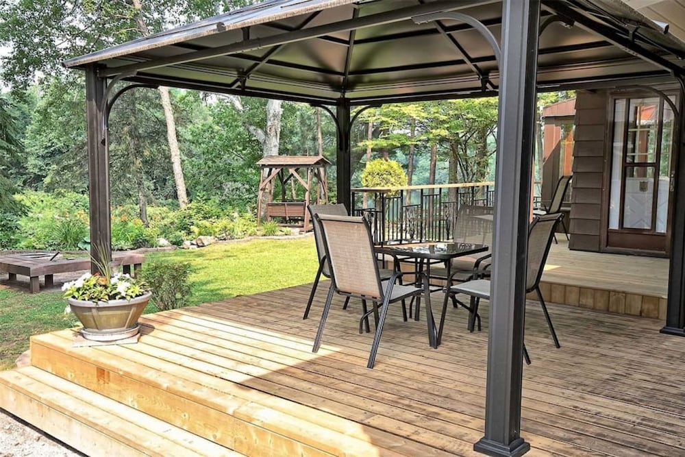 Whispering Pines Riverside Getaway