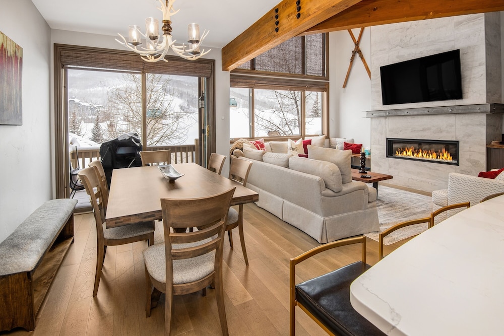 Ski In Ski Out Townhome in Rocky Mountain Access to Elkhorn Chairlift by RedAwning