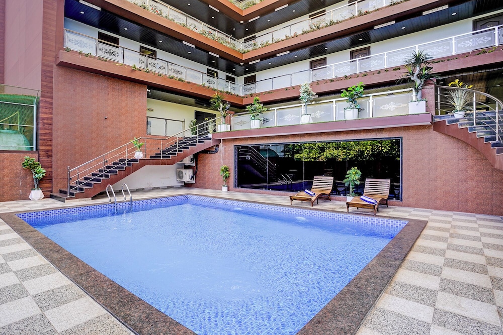 FabHotel Prime SN Blue
