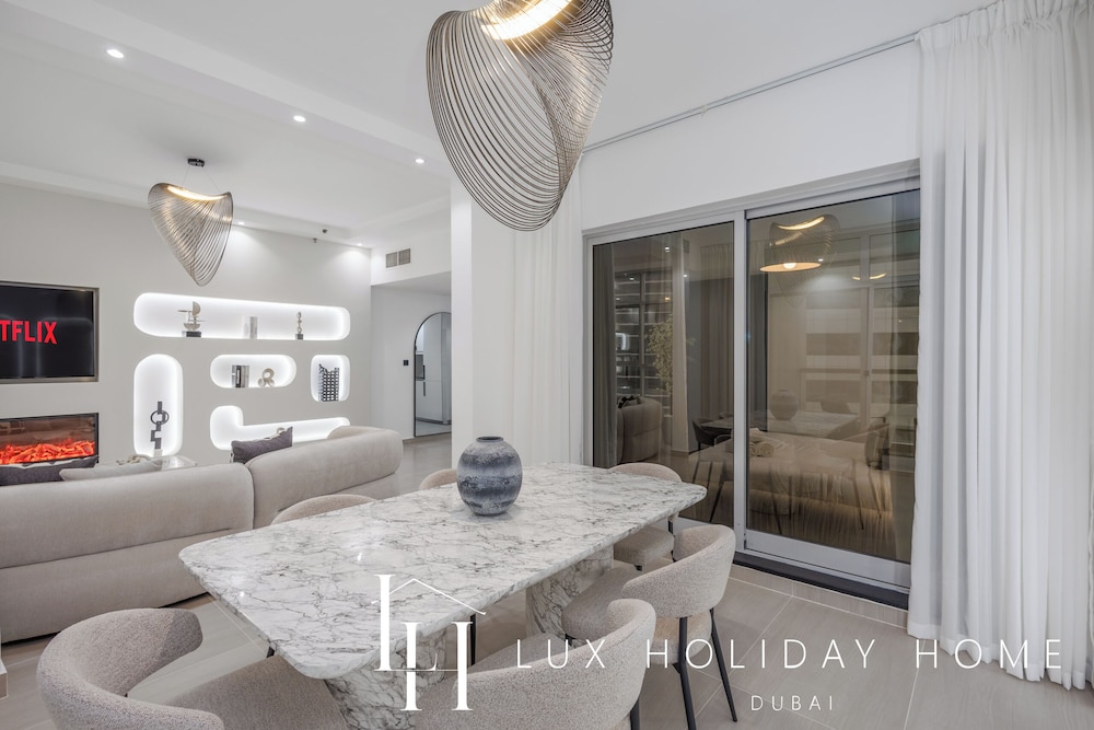 LUX The Sky Dubai Eye View Suite