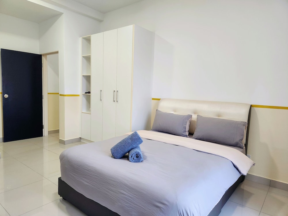 Twin Galaxy Residences by Widebed JB