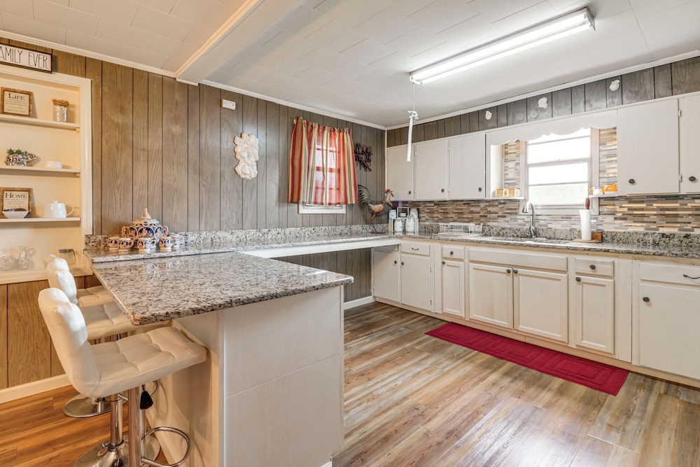 BBQ Ready: Delta Country Home on 30 Acres