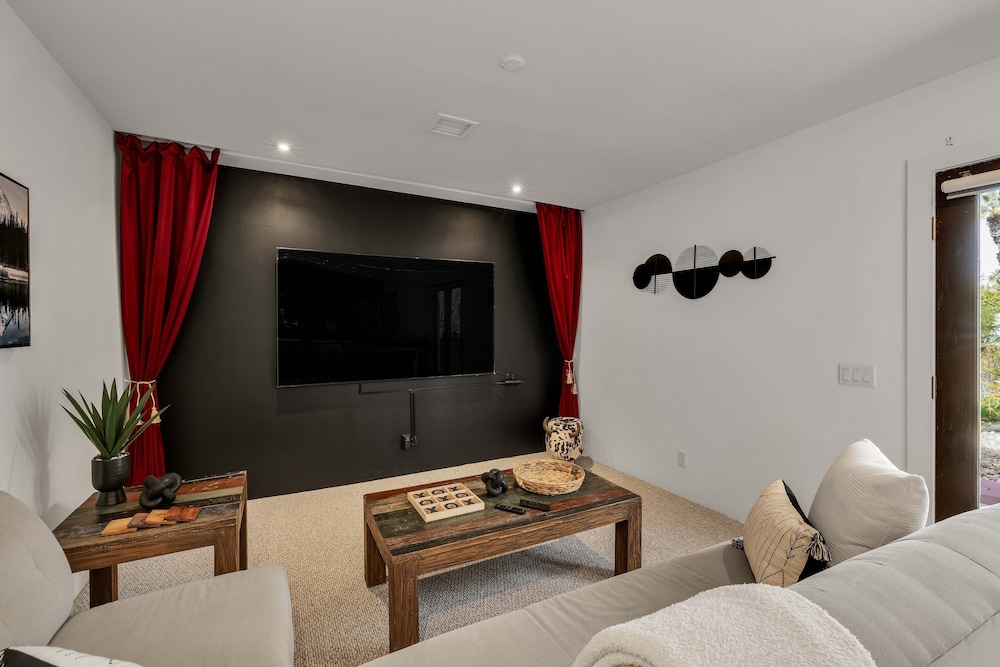 Mid-Century Elegance & Fun in Tahquitz River Estates