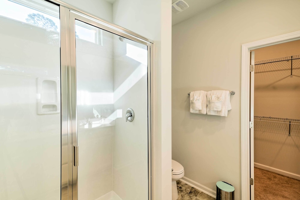 Colorful Myrtle Beach House: 2 Mi to Beaches!