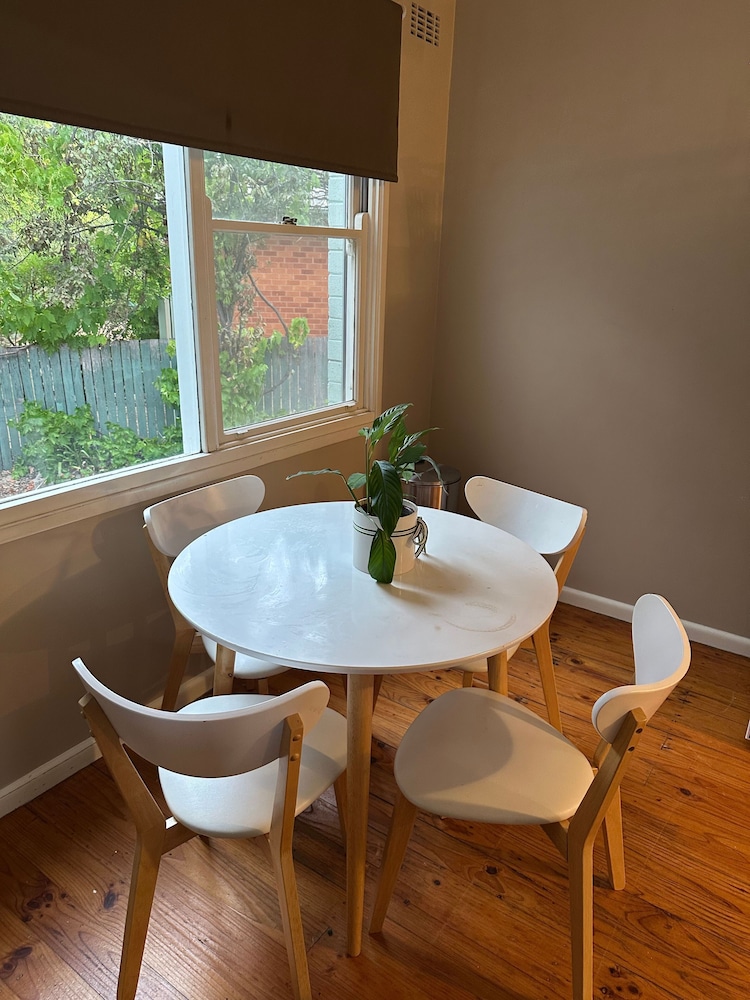 Charming 3 Bedroom Home in Garran, Perfect for Families and Groups