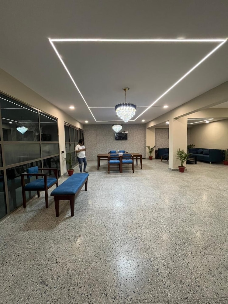 Lobby & Reception