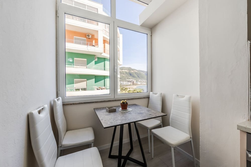 Beachfront Apartment - Near Beach City