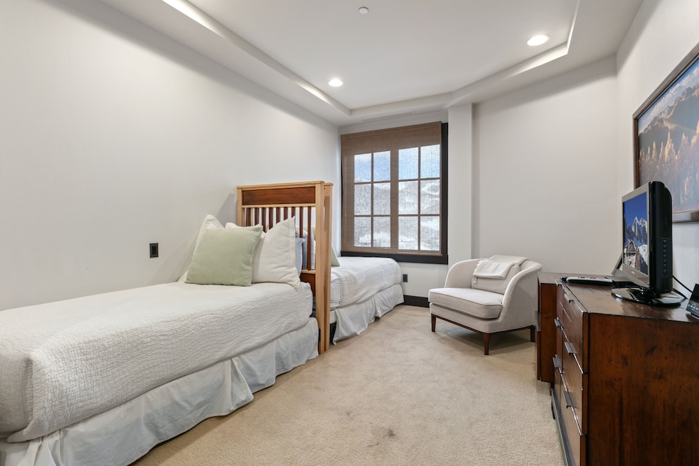 Flagstaff Lodge at Deer Valley Resort - Two Bedroom Residence #305 2 Condo