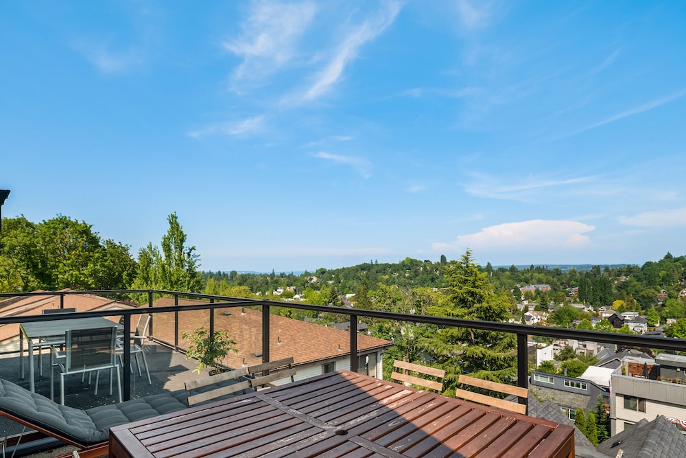 Seattle Vacation Home - The Port