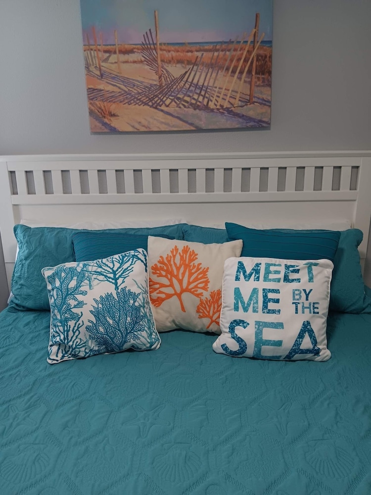 Seascape 1318 1 Bedroom Condo by RedAwning