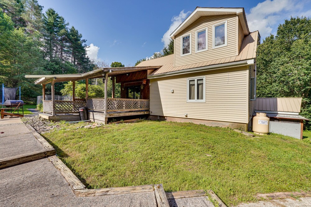 Cozy Livingston Manor Home w/ Wood-burning Stove! view 5