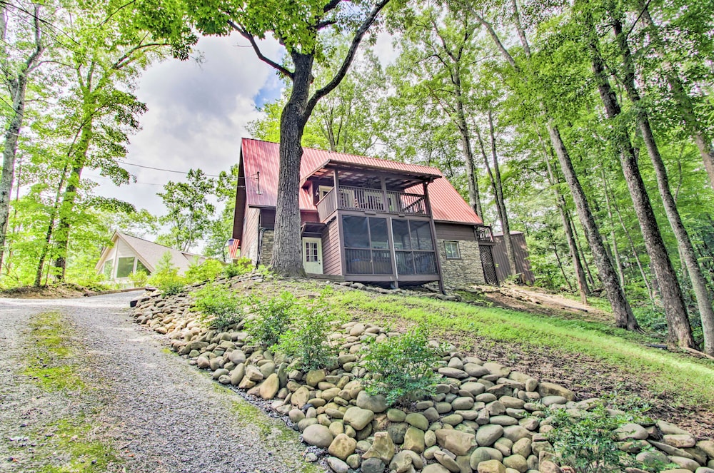 A-frame Cabin w/ Hot Tub < 1 Mi to Ober Gatlinburg