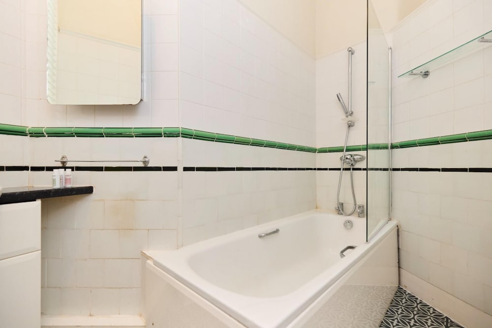 The Cranley Gardens Escape - Spacious 2bdr Flat