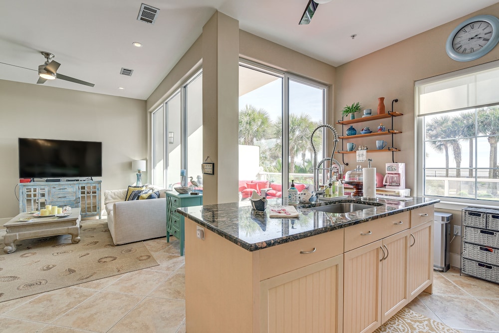 Beachfront Galveston Getaway w/ Gulf Views!