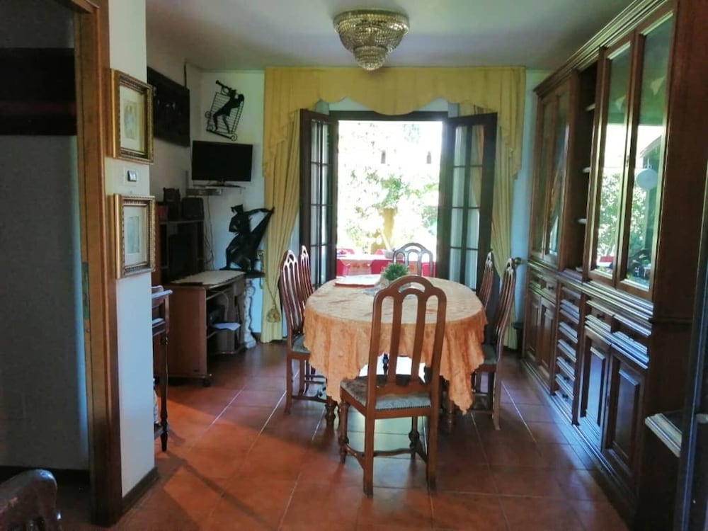 Villa Sleeps 6 With Garden and Gym