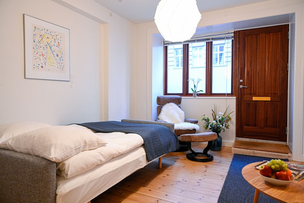 Sanders Park - Charming 1-bdr Apt Close to Metro view 4