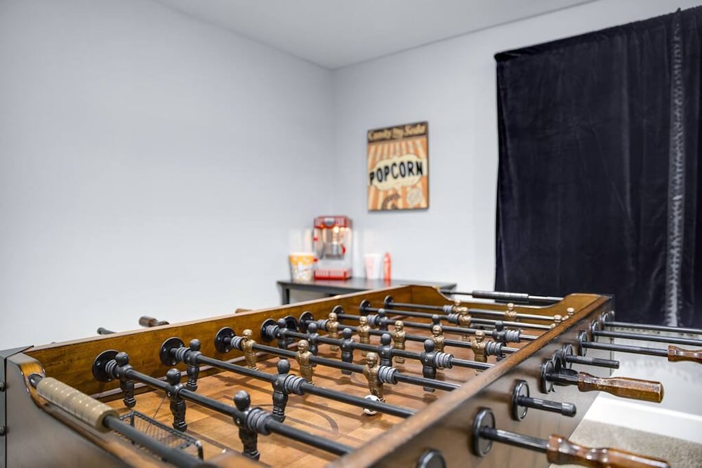 Huge Golf Course Home-free Heated Pool Theatre Gym