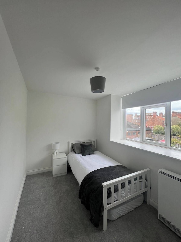 Seaside Retreat - Sleeps 5, Garden & Parking