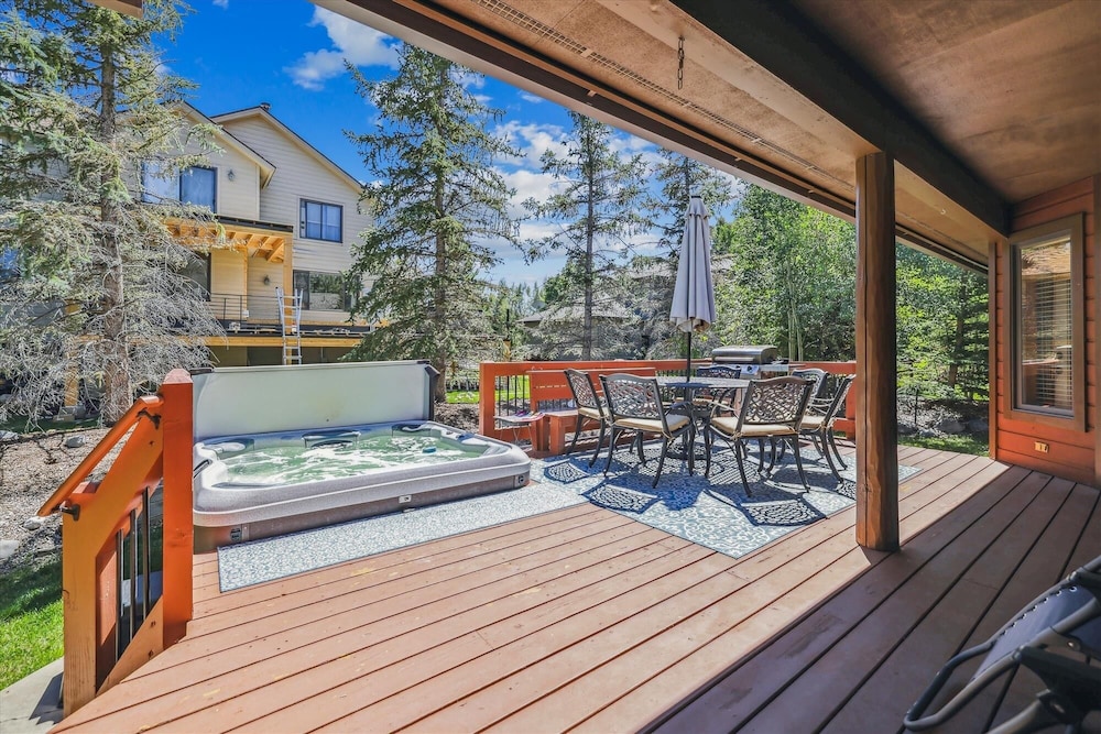 Legend Lake Lookout 4 Bedroom Home