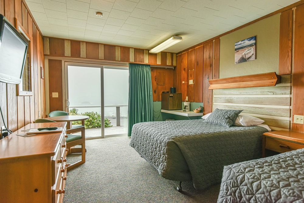 Sunset Oceanfront Lodging