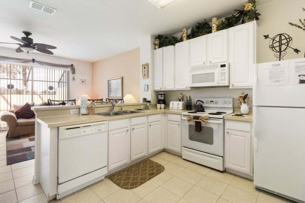 Windsor Hills Getaway: 3br, Pool, Near Disney 3 Bedroom Townhouse