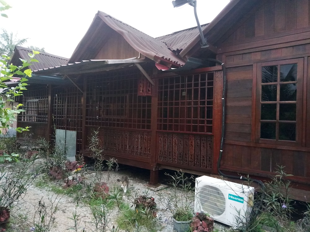 YC Chalet Roomstay Lekir photo 2