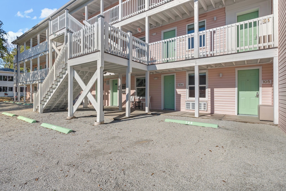 Treehouse Lounge - RR Beach Club
