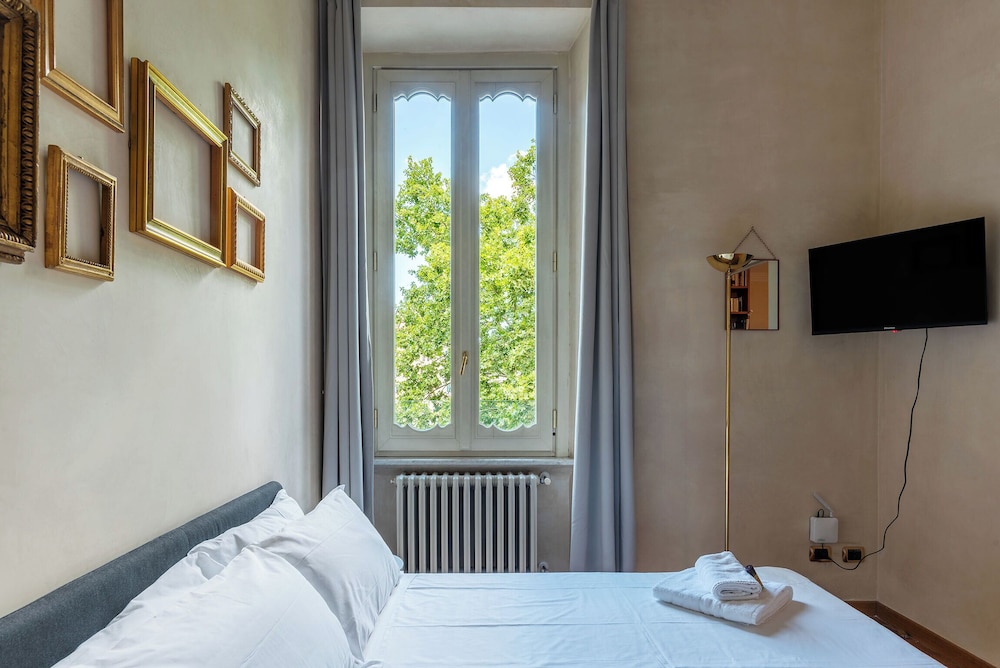 JOIVY Window on the Tevere
